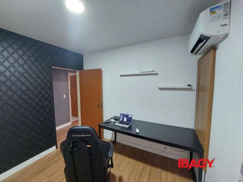 3-bedroom apartment with a washing machine — photo 16