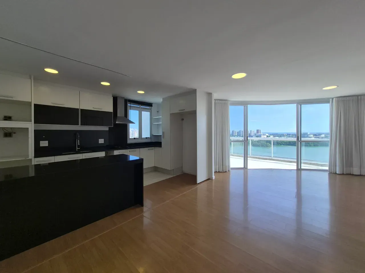 Duplex with 225 m², 3 bedrooms, and open-plan kitchen — photo 10