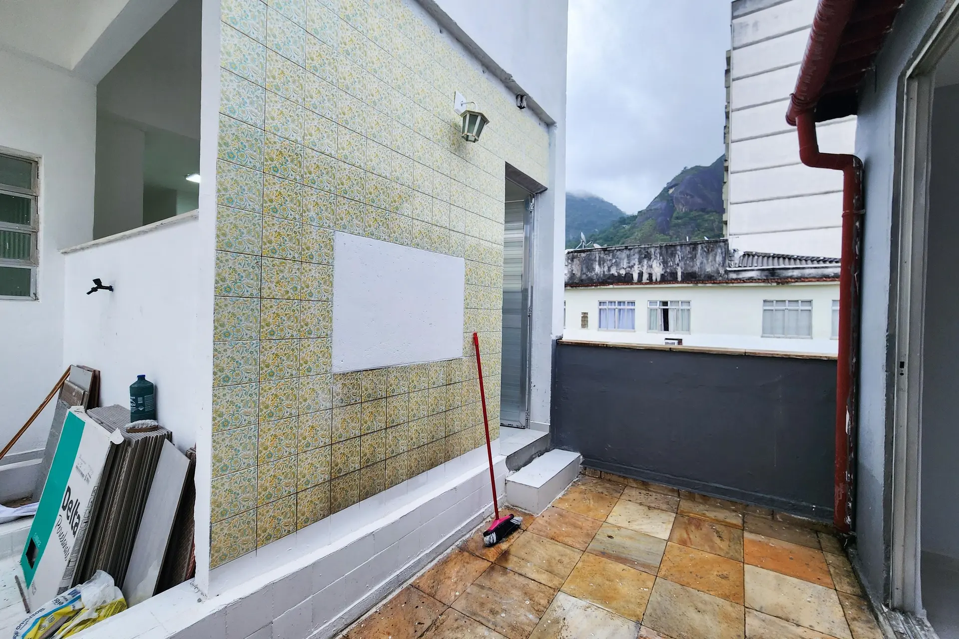 5-bedroom apartment with a mountain view in Rio de Janeiro — photo 37