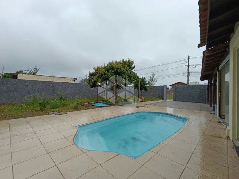 4-bedroom house with a bathtub in Florianópolis — photo 44