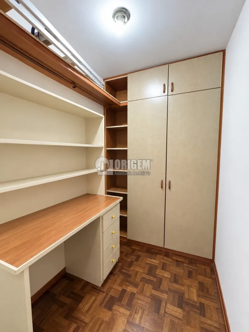 Home office in a 3-bedroom apartment, 124 m² — photo 3