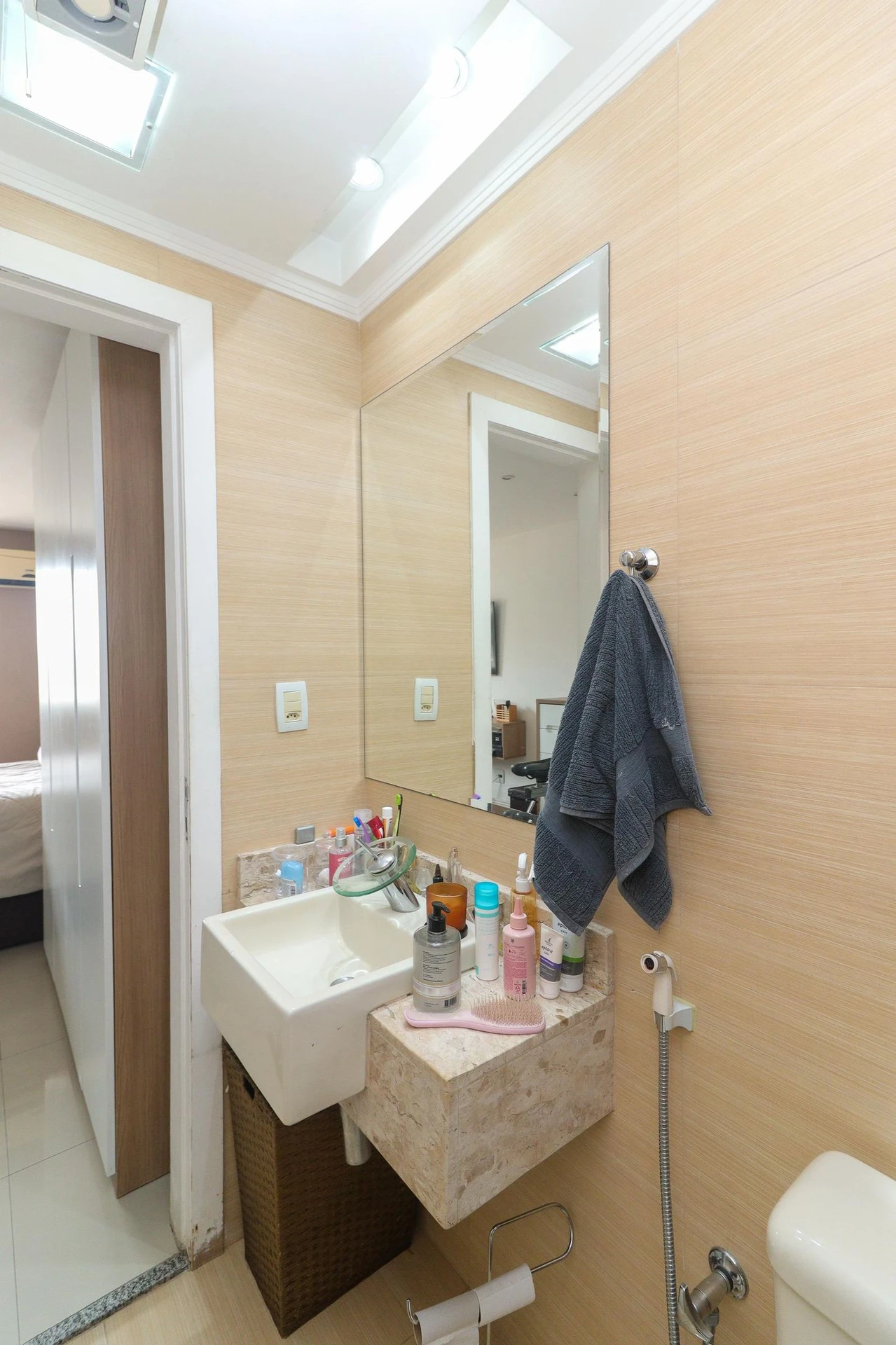 105 m² apartment with a home office and a washing machine — photo 31