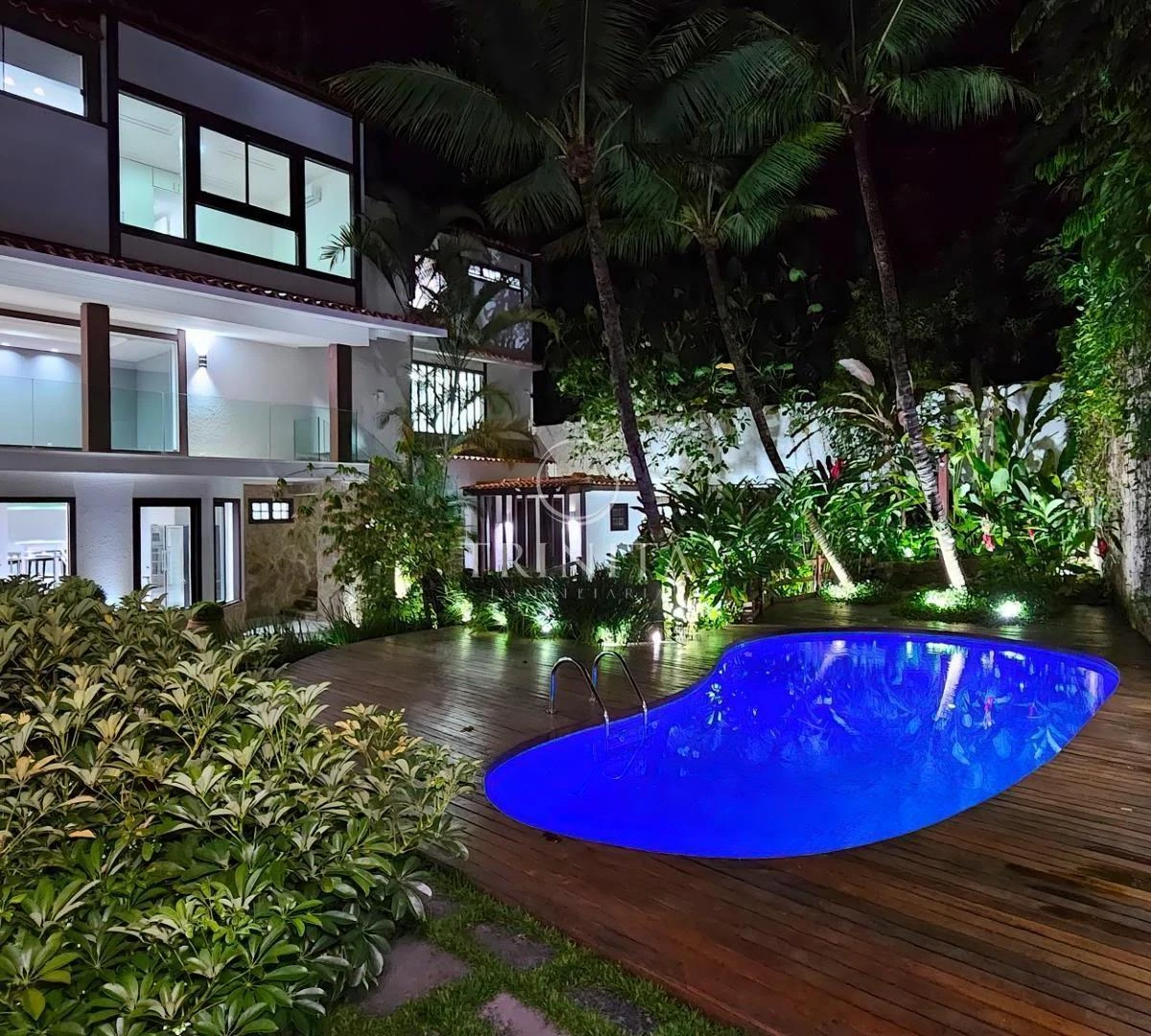 5-bedroom house with a bathtub in Rio de Janeiro — photo 19