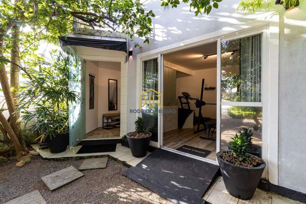 Меблированный дом с 4 спальнями и 360 м² — photo 3