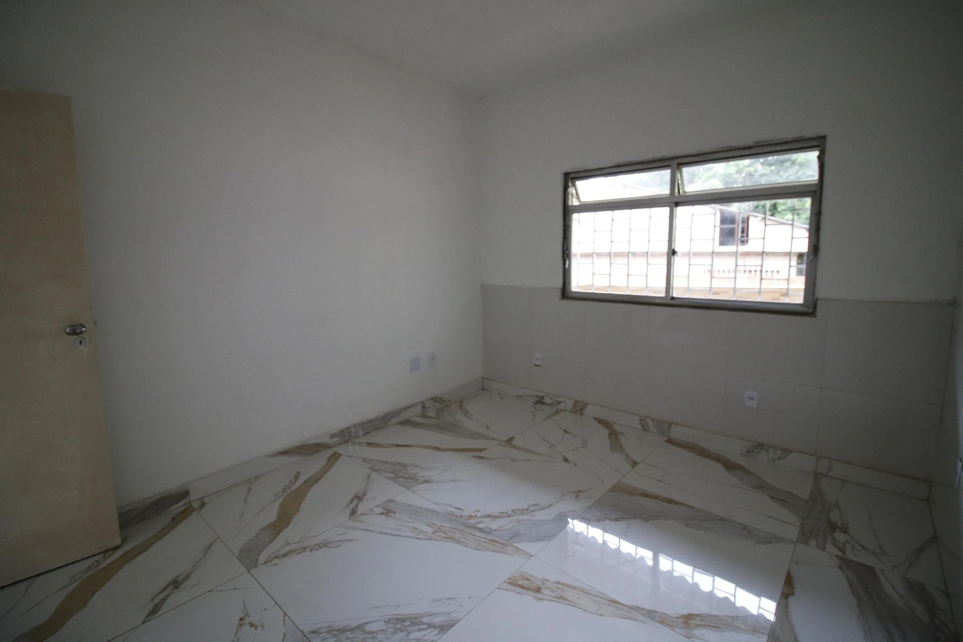 3-bedroom apartment with a grill on the balcony — photo 15