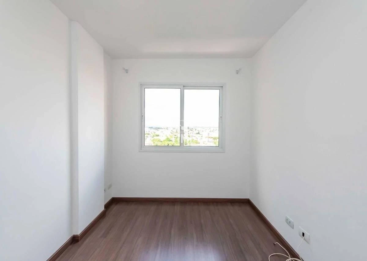 Wood or laminate floors in a 3-bedroom apartment, 69 m² — photo 40