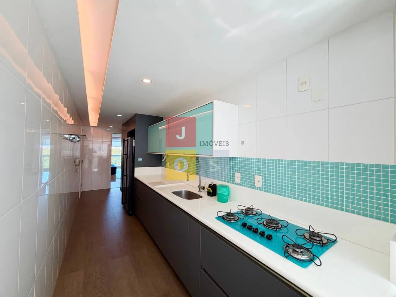 Furnished 4-bedroom suite apartment with 156 m² — photo 42