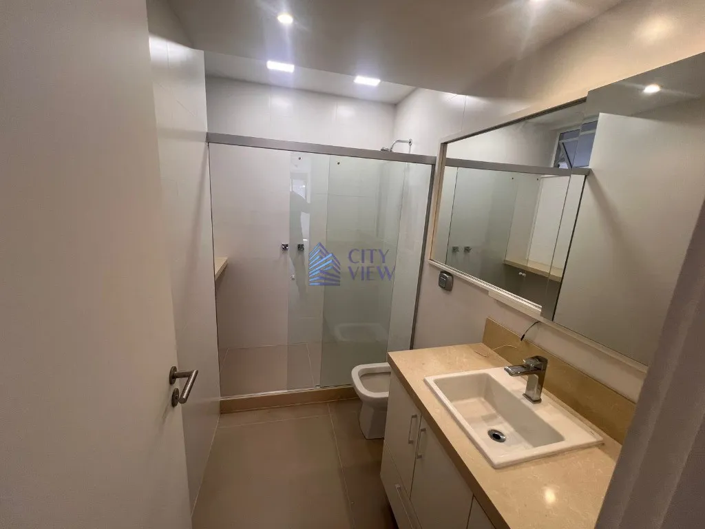 4-bedroom apartment with 5 bathrooms and a balcony — photo 18