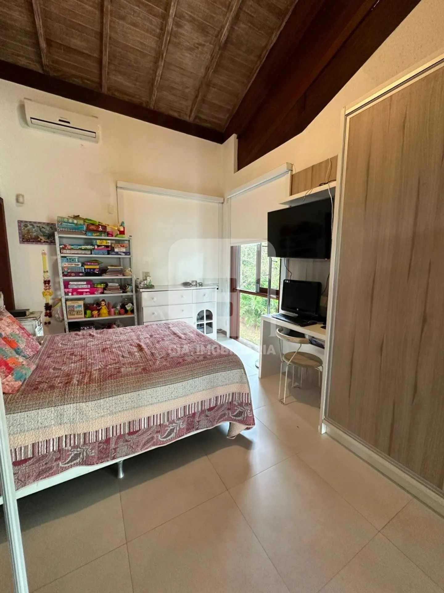 Furnished house with 6 bedrooms and 650 m² total — photo 53