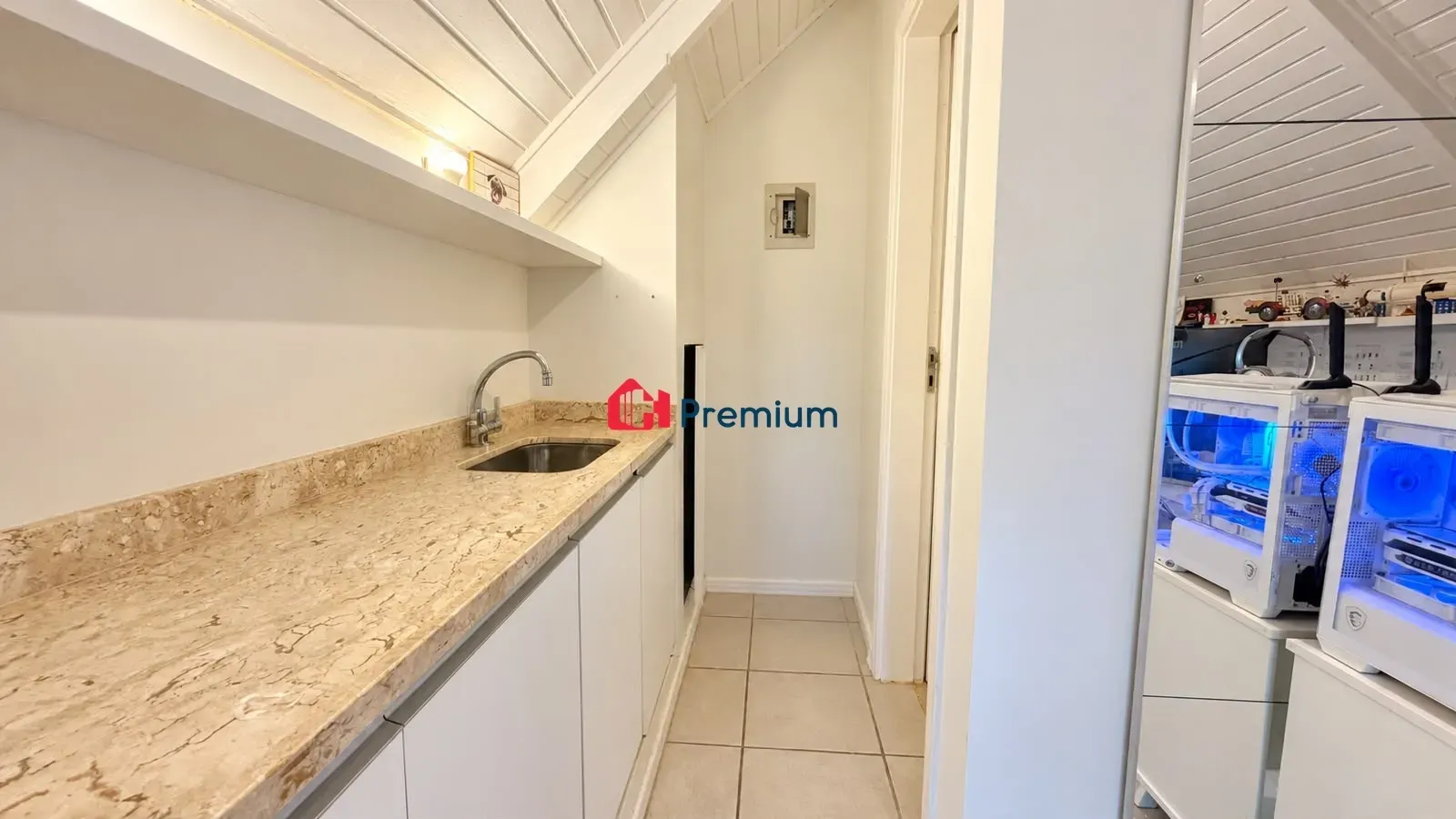Washing machine in a 5-bedroom house, 350 m² — photo 36