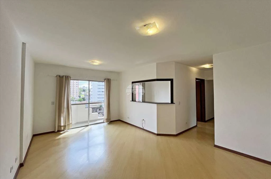 2-bedroom apartment with suite and balcony — photo 2