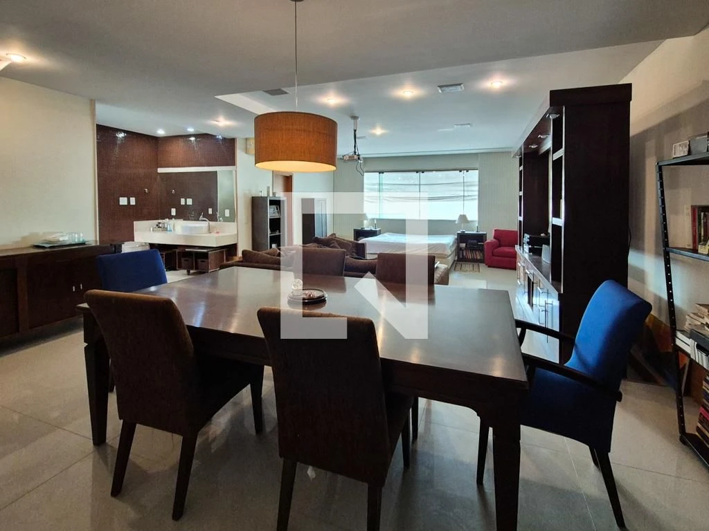 Furnished apartment with 5 en-suite bedrooms and terrace — photo 41