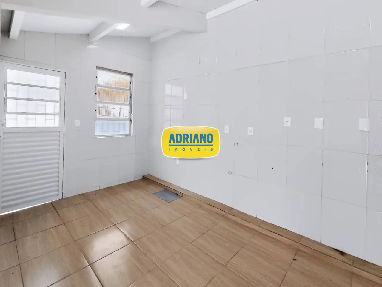 House with 5 bedrooms and a closed-off kitchen — photo 46