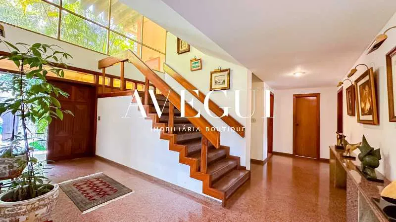 Furnished house, 800 m², with floor-to-ceiling windows — photo 13