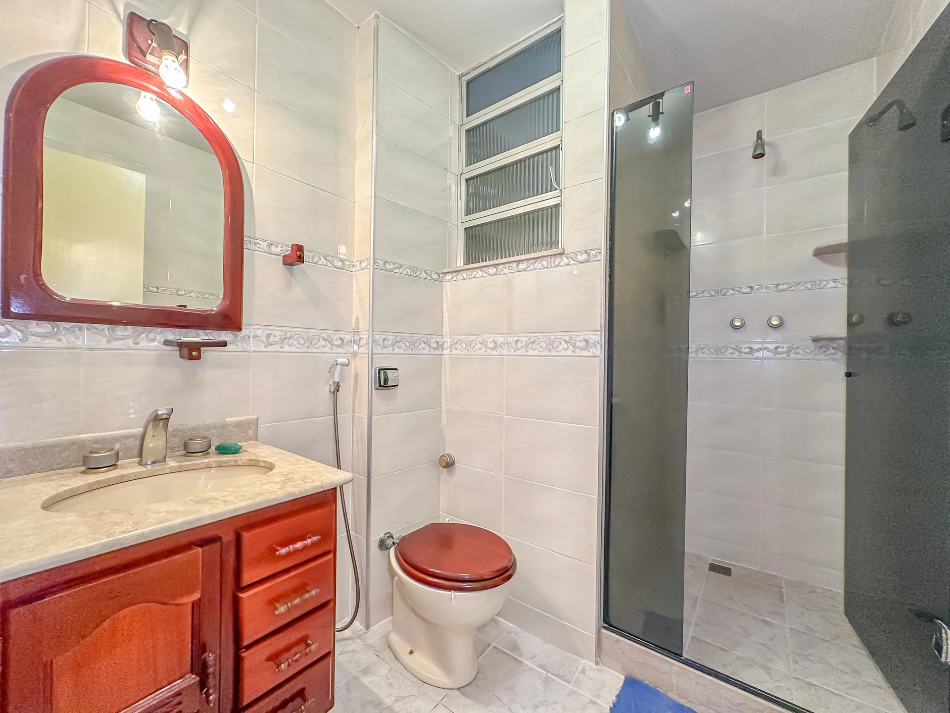 140 m² apartment with a jacuzzi and a bathtub — photo 21
