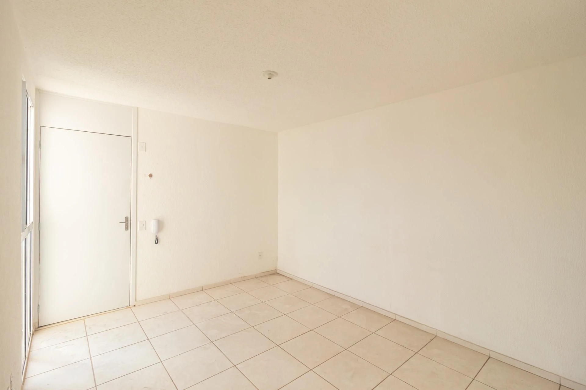 Unfurnished 2-bedroom apartment with 1 bathroom — photo 9