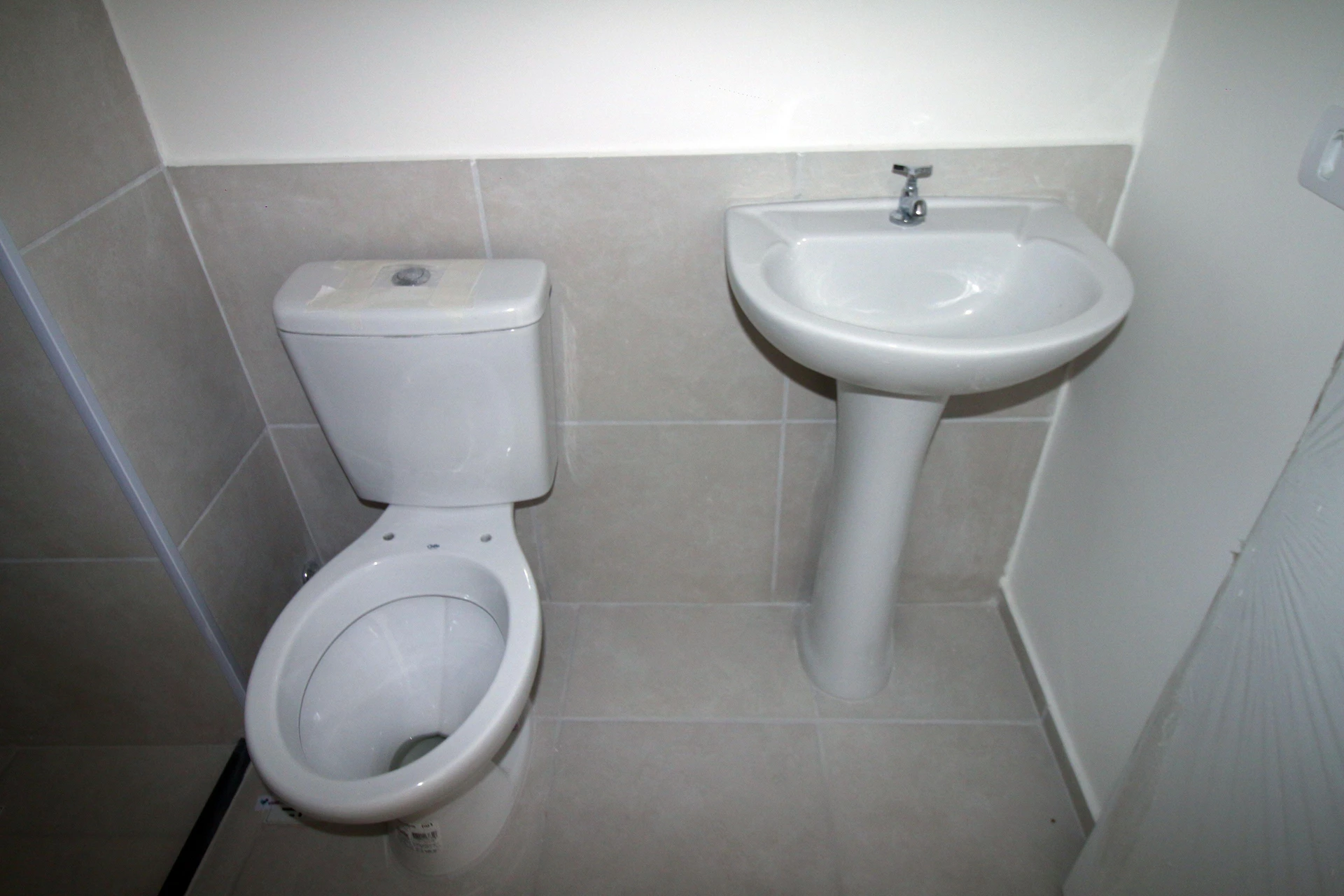 2-bedroom apartment in a building with a gym — photo 14