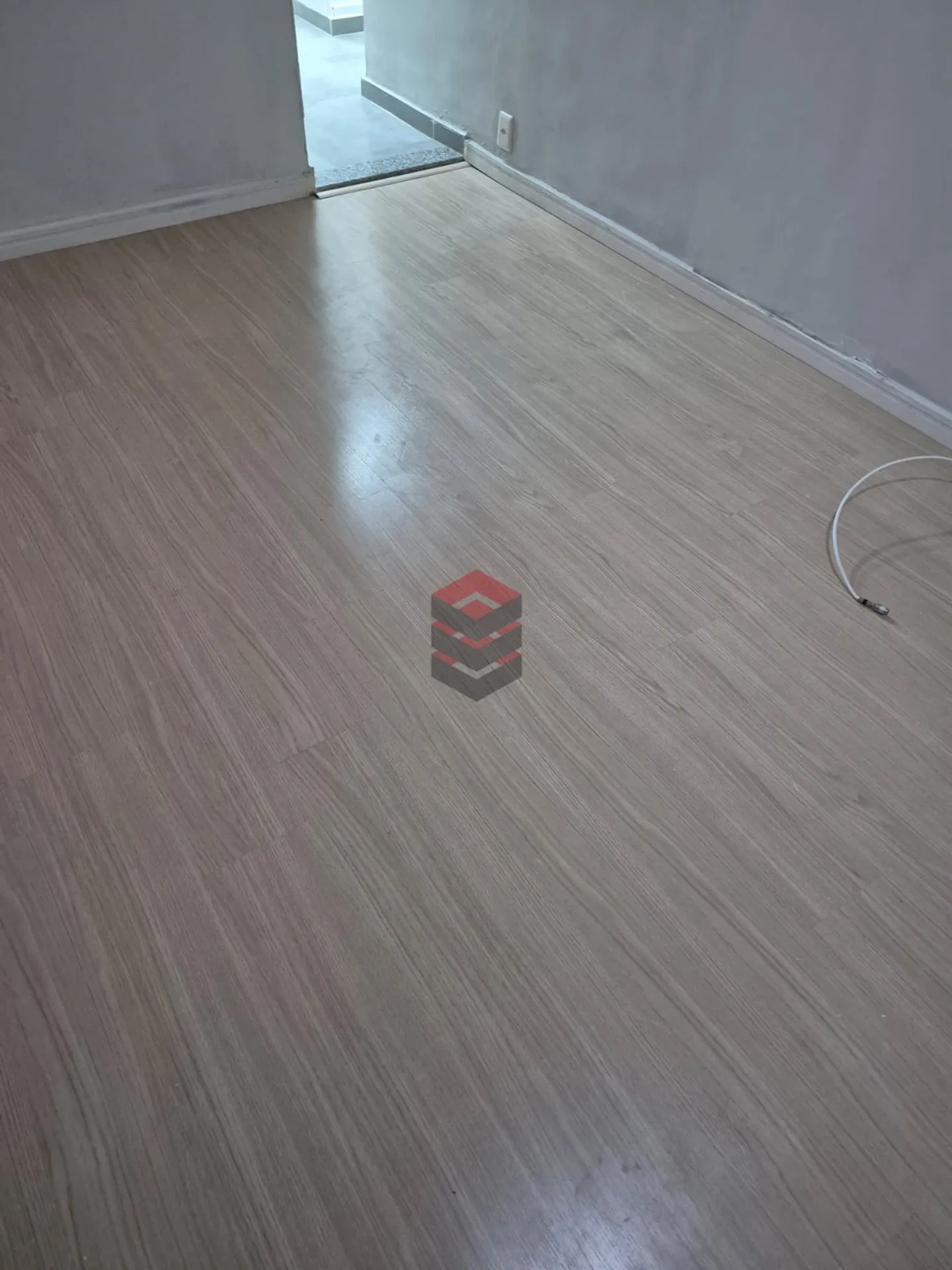 Wood or laminate floors in a one-bedroom apartment, 37 m² — photo 13