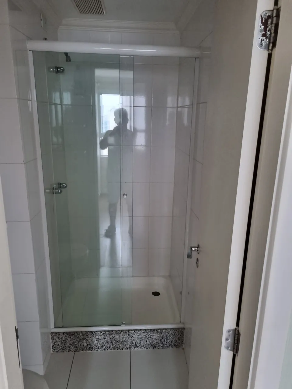 Furnished studio apartment with 1 bedroom and 1 bathroom — photo 10