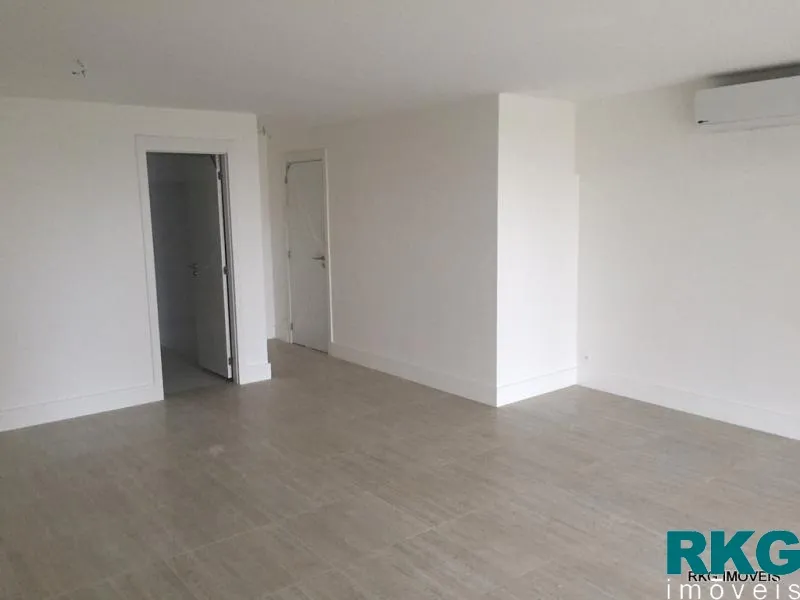Apartment, 170 m², with a glass-enclosed balcony — photo 20