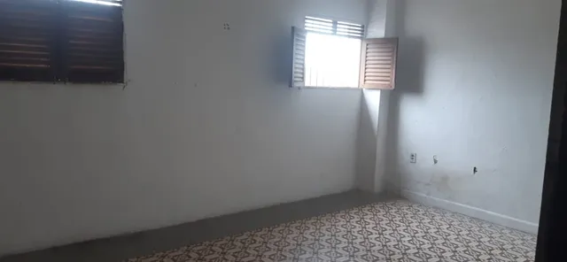 Unfurnished studio with 1 bedroom, 1 bathroom and parking