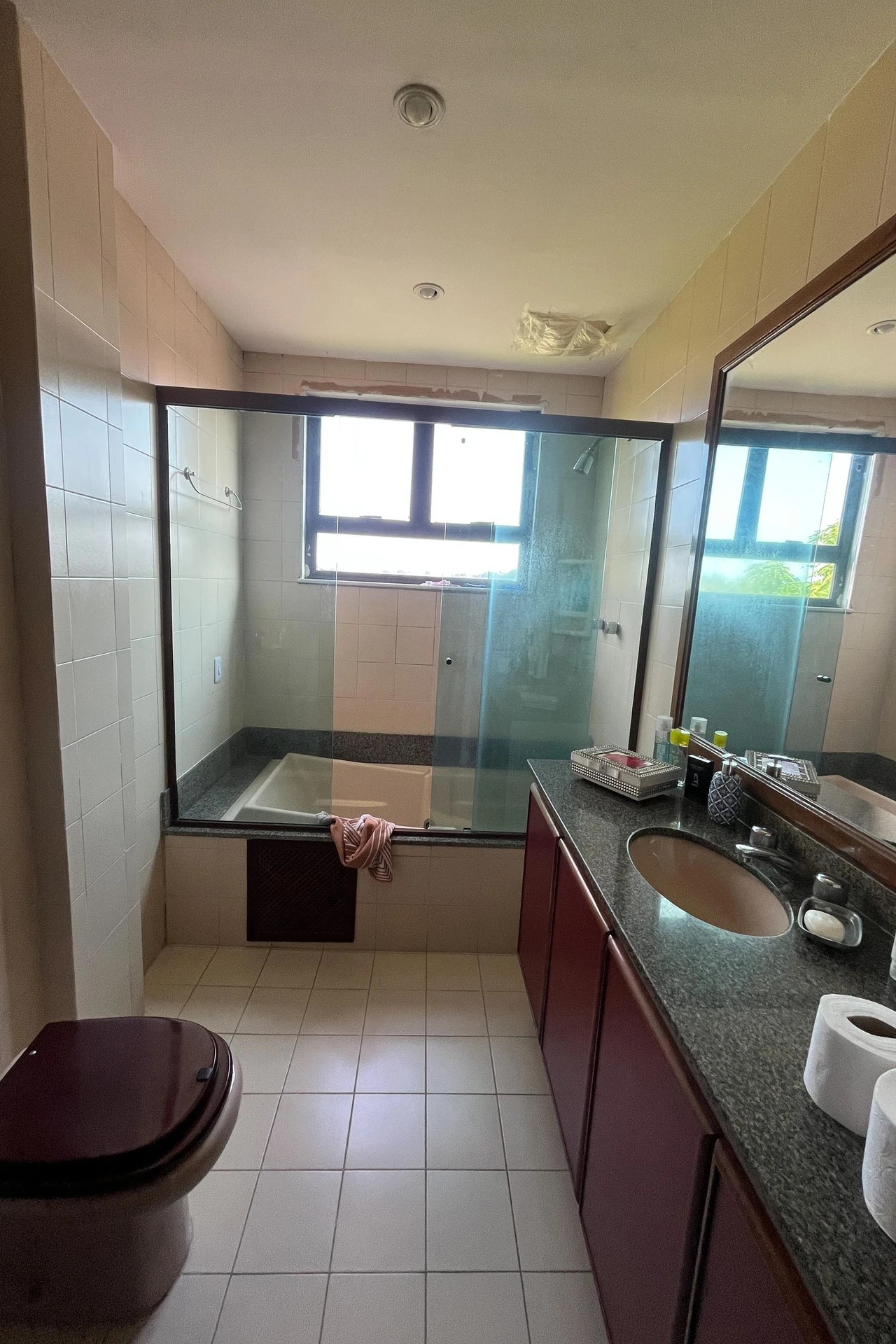Furnished 3-bedroom apartment with laundry area — photo 60