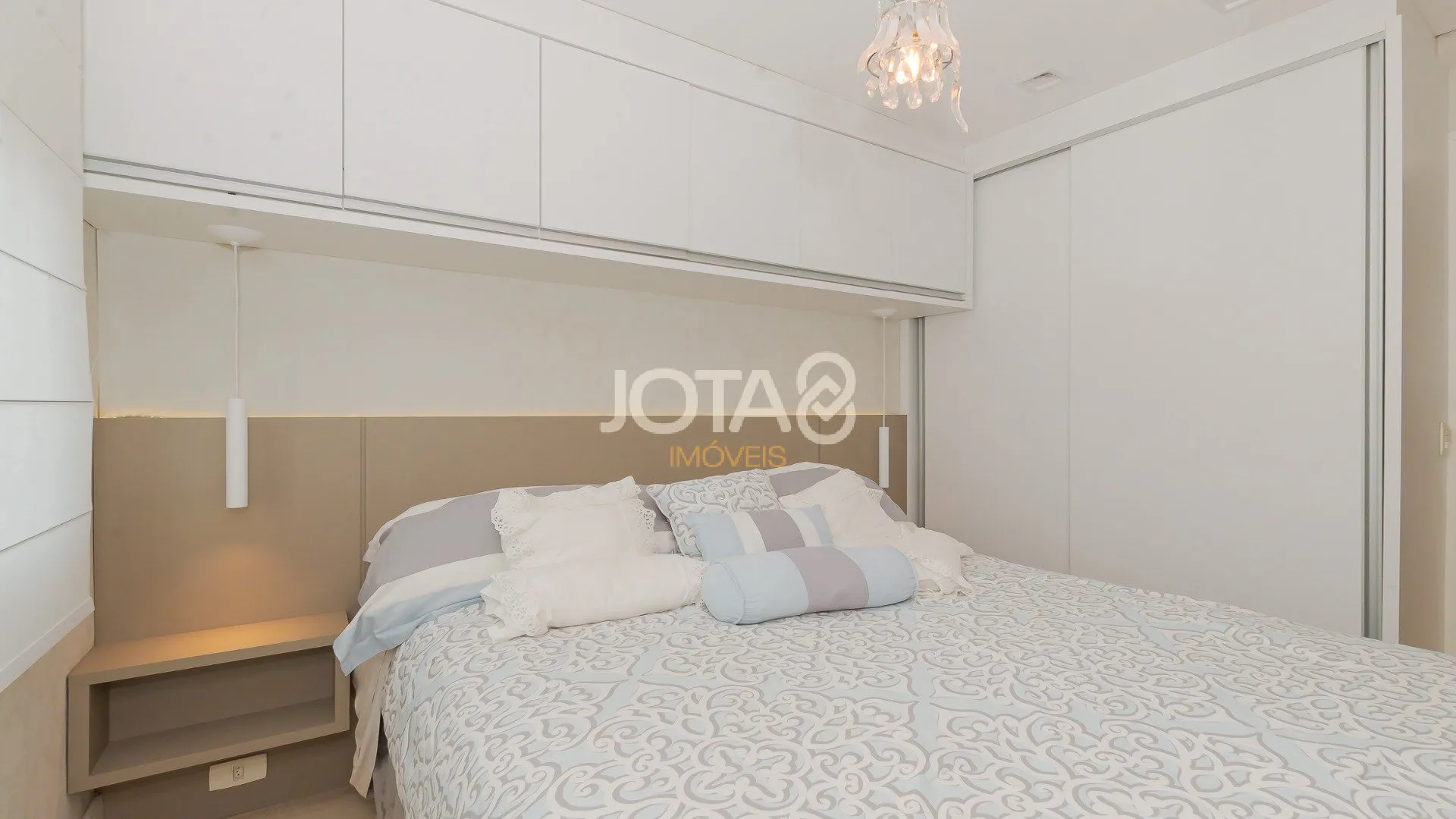 298 m² apartment with 3 en-suite bedrooms and balcony — photo 22