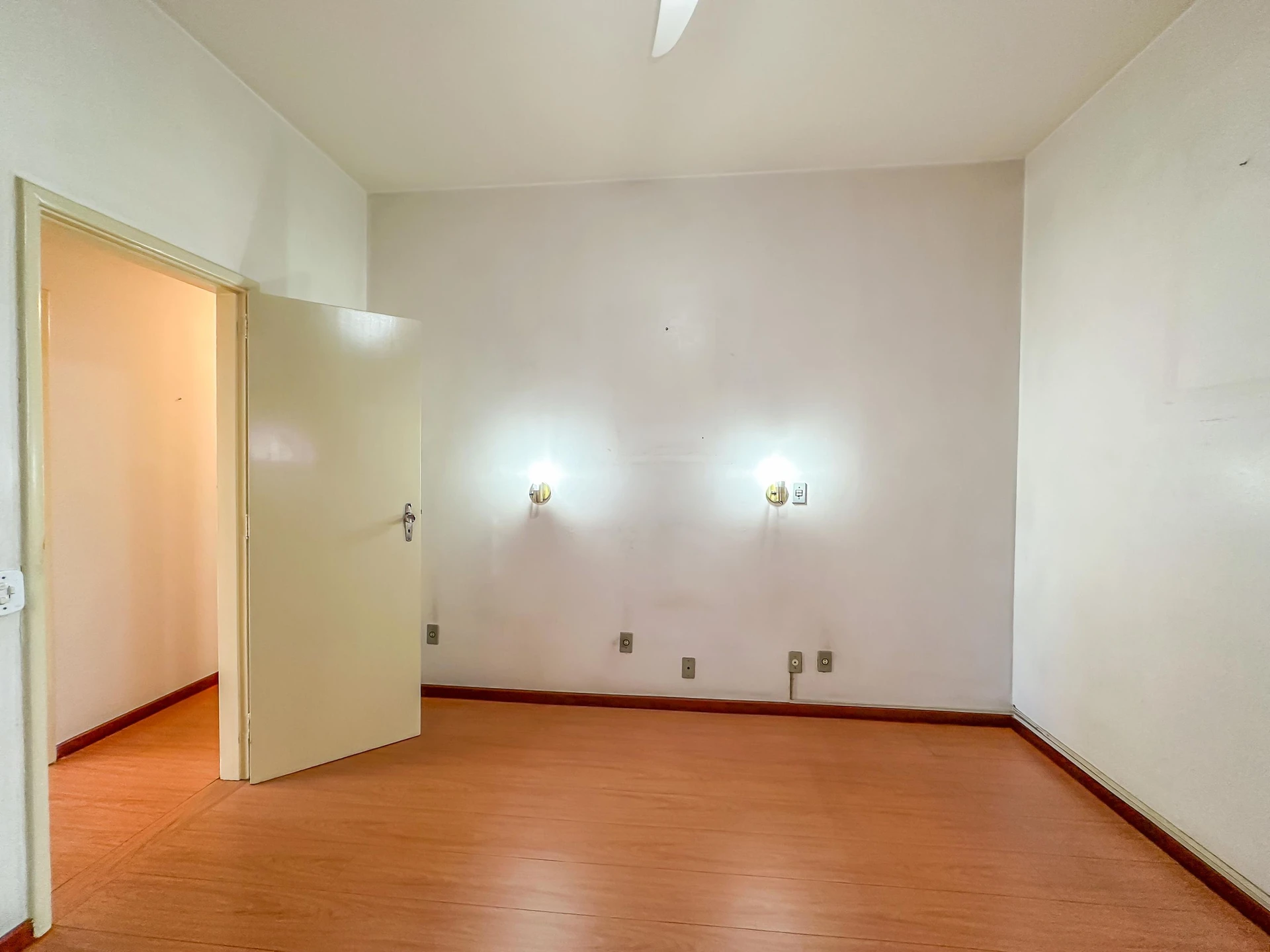 140 m² apartment with a jacuzzi and a bathtub — photo 3