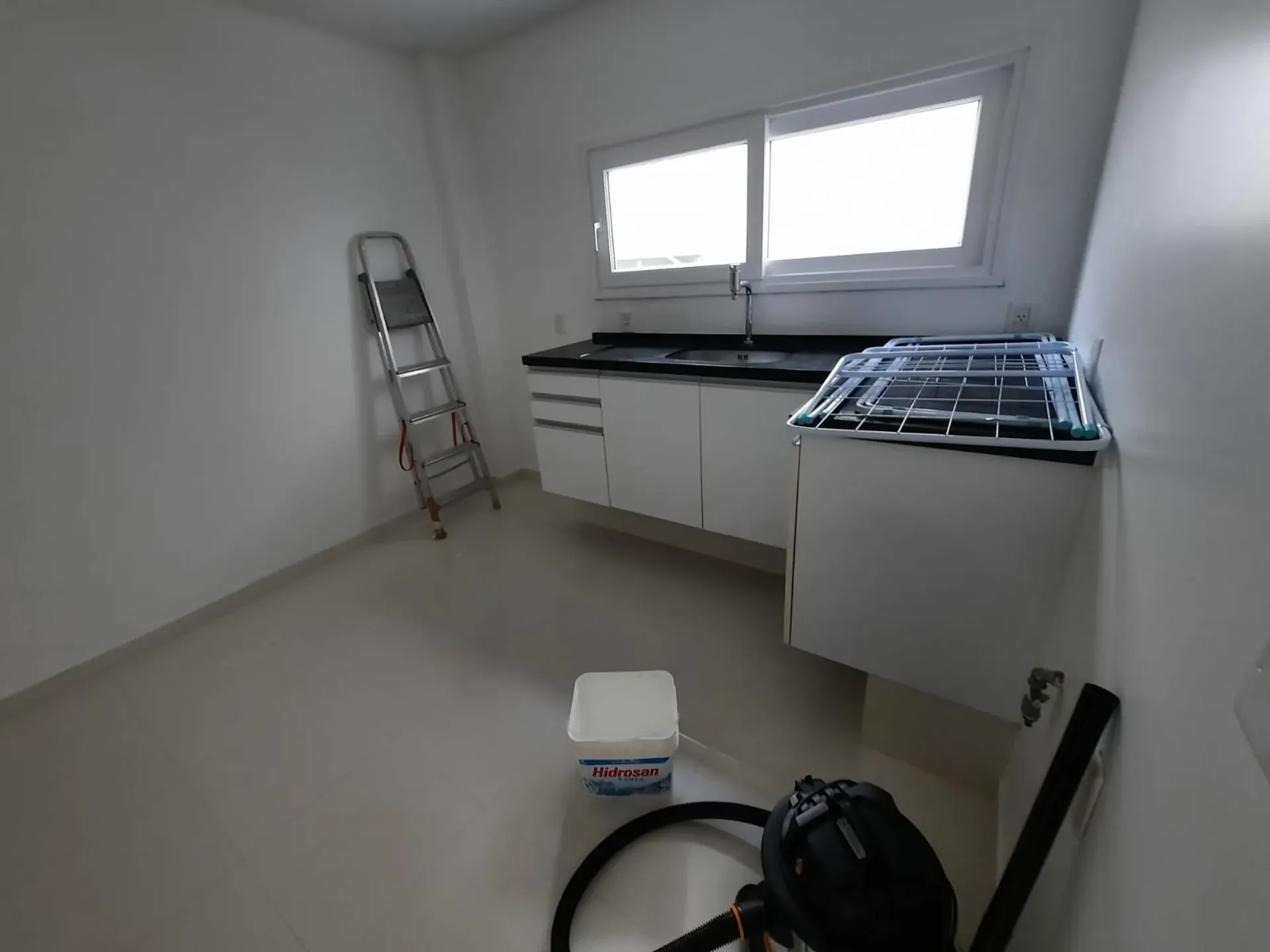 House with 7 bedrooms and an open-plan kitchen — photo 26