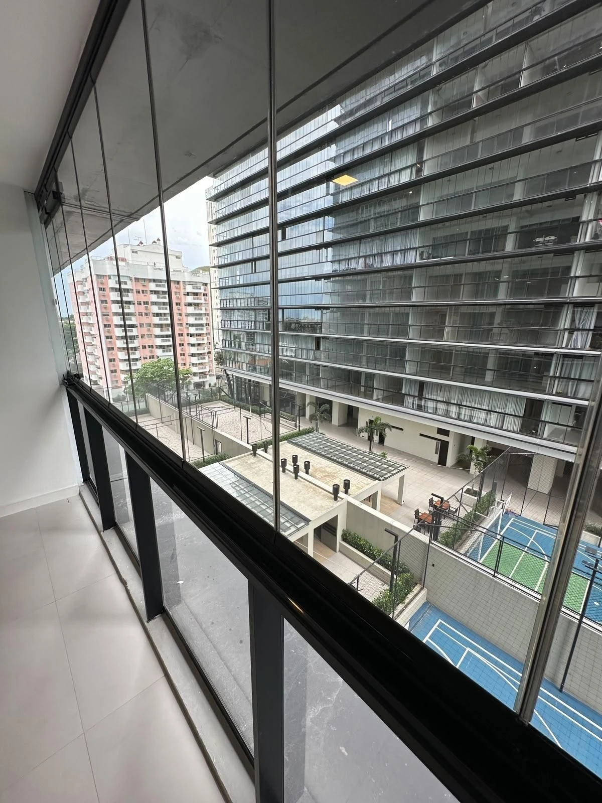 Floor-to-ceiling windows in a 2-bedroom apartment, 84 m² — photo 63