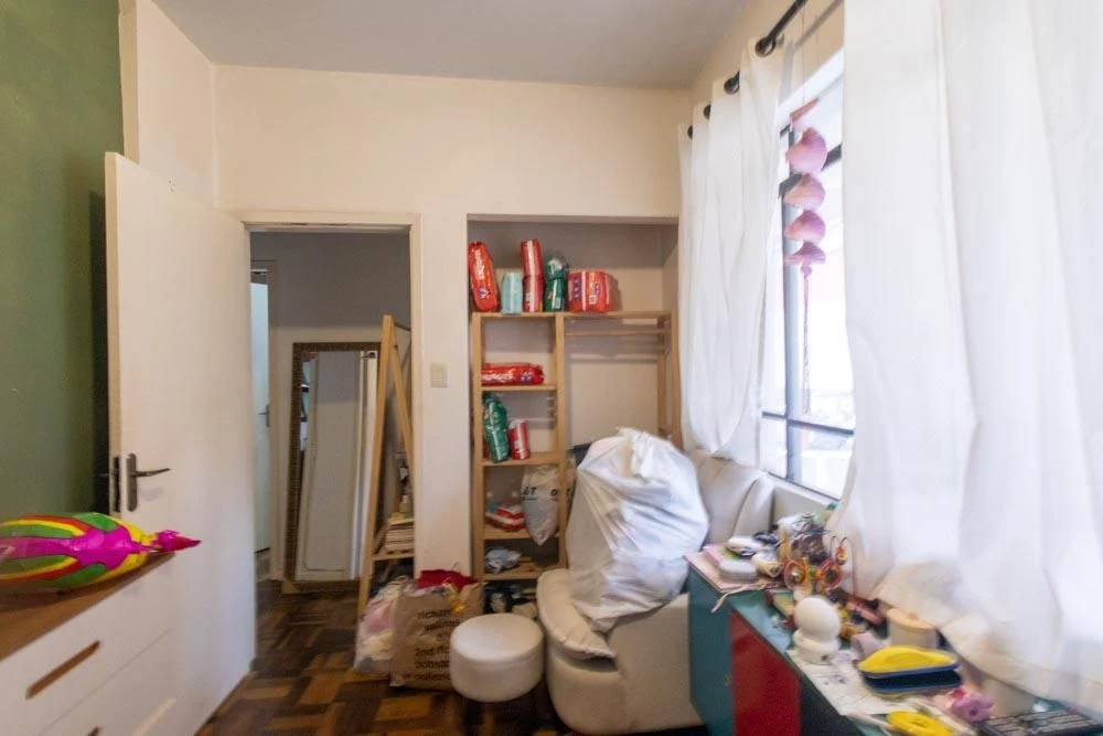 Furnished 2-bedroom apartment with desk workspace corner — photo 11