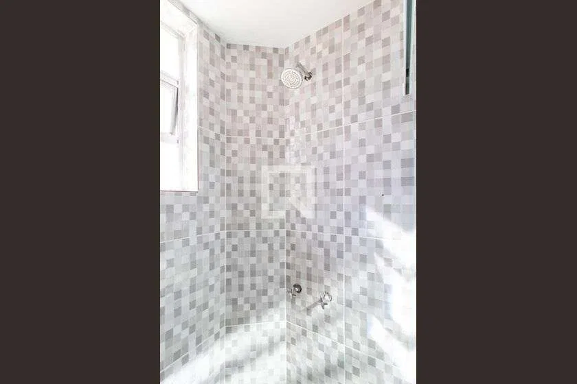 Apartamento de 3 quartos com piso de madeira ou laminado — photo 52