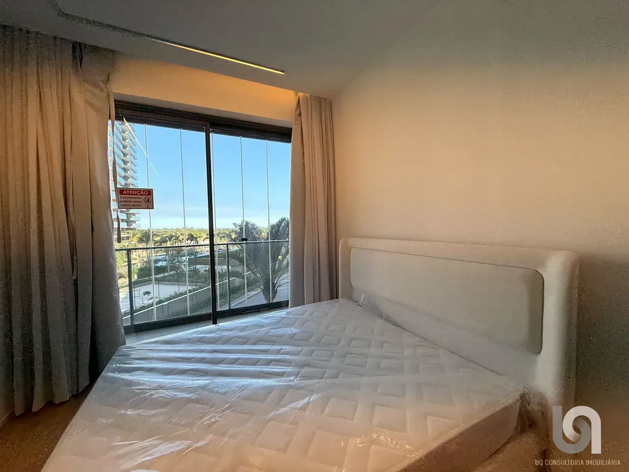 Apartamento com 4 dormitórios e 5 banheiros, 231 m² — photo 9
