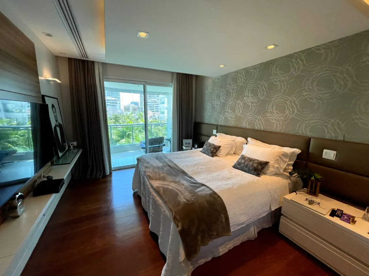 Furnished apartment with 4 bedrooms and open-plan kitchen — photo 3
