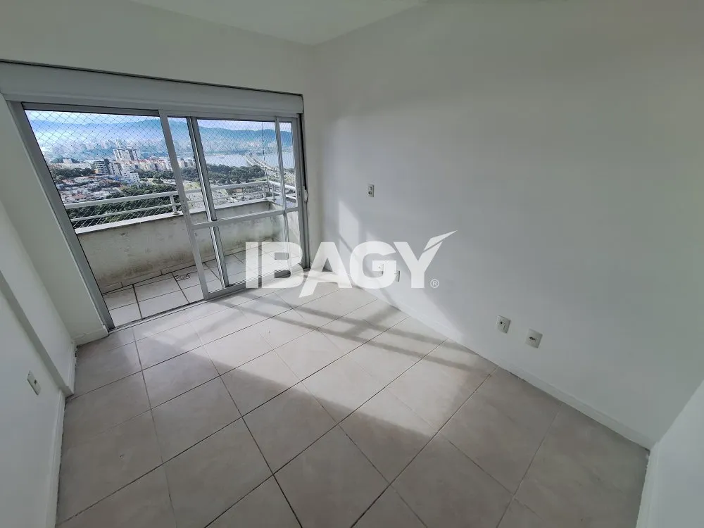 3-bedroom 196 m² apartment with 2 parking spots and balcony — photo 17