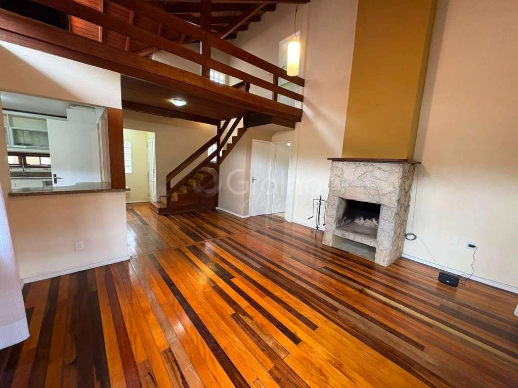 435 m² house with 3 en-suite bedrooms and a private garden
