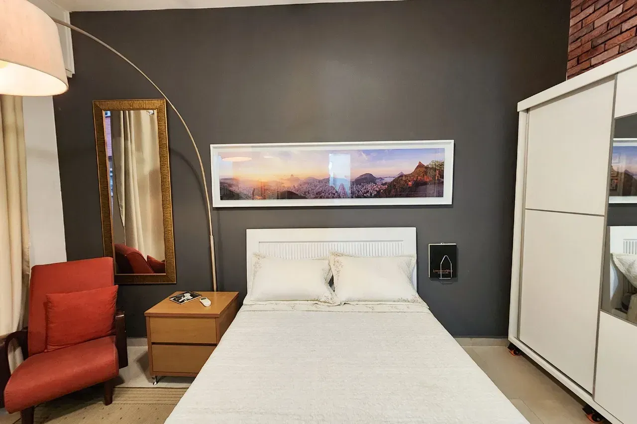 One-bedroom apartment with a washing machine — photo 9