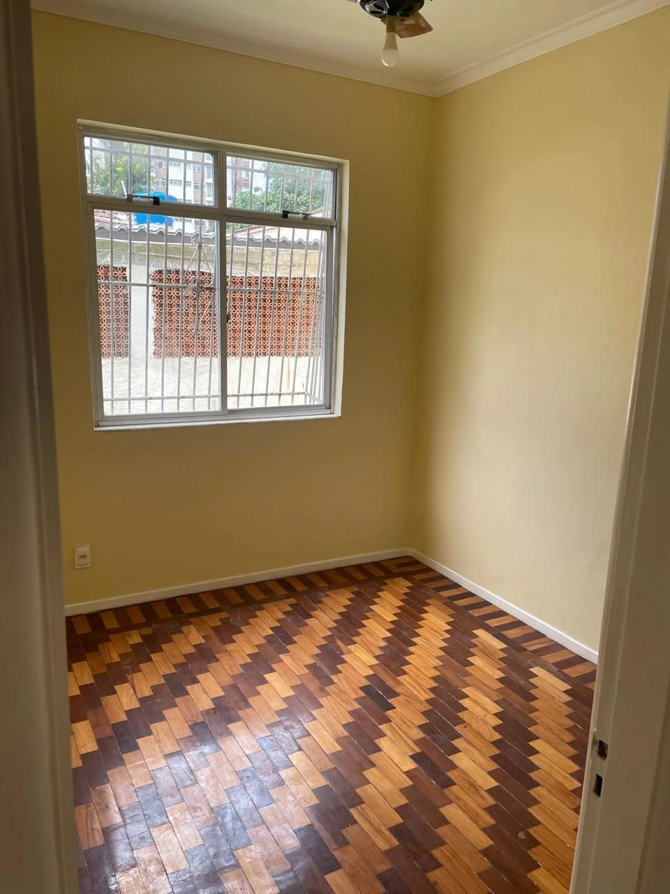 3-bedroom apartment with a separate, closed kitchen — photo 13