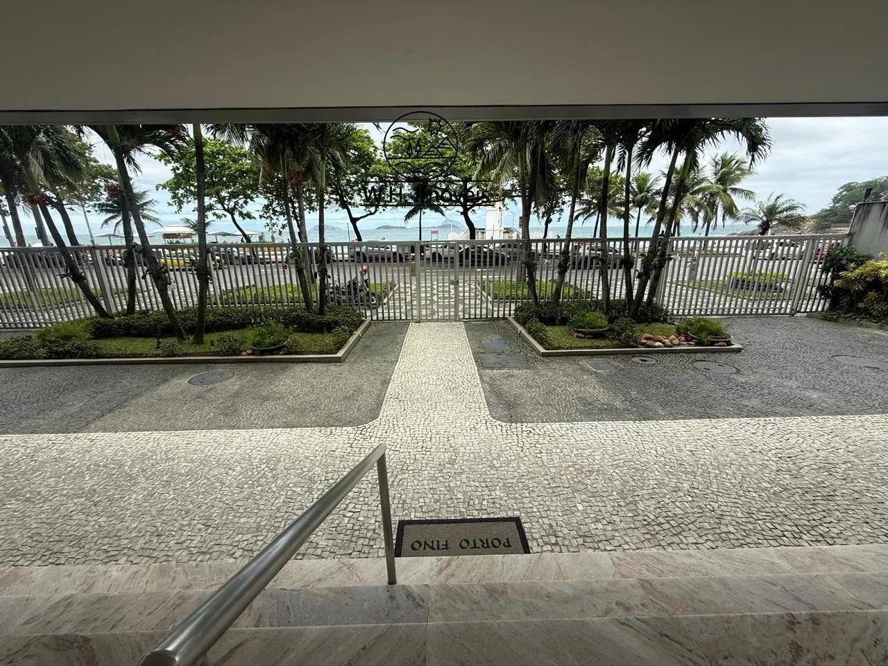 Furnished 240 m² apartment with 4 bedrooms and 2 parking — photo 16
