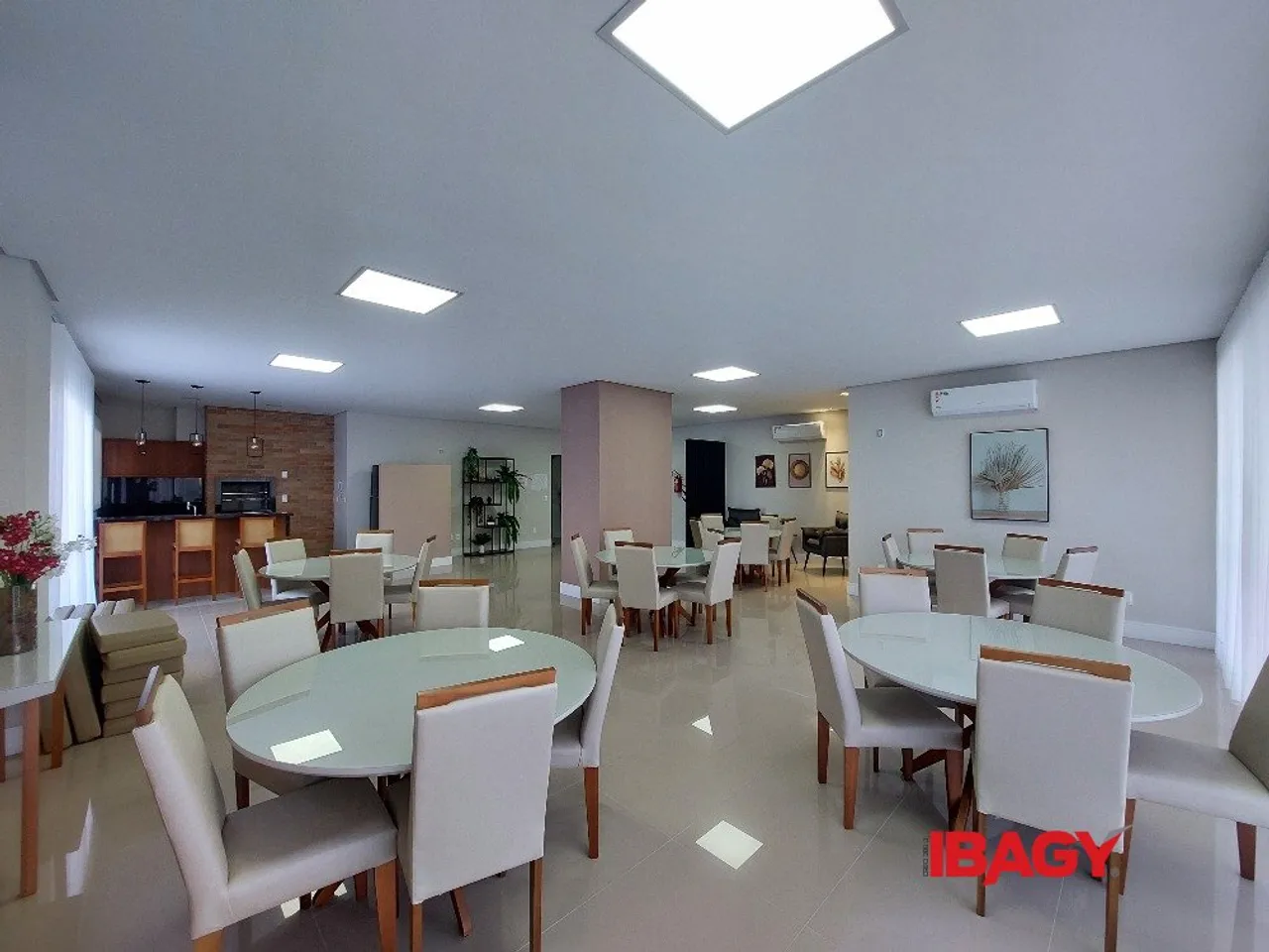 Apartment with 3 bedrooms and 2 bathrooms, 1 parking spot