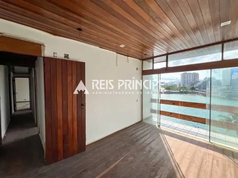 3-bedroom apartment with an enclosed glass balcony — photo 22