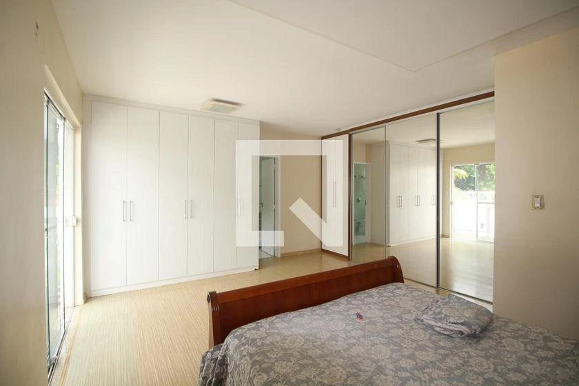 6-bedroom house with 4 en-suite suites and 600 m² — photo 12