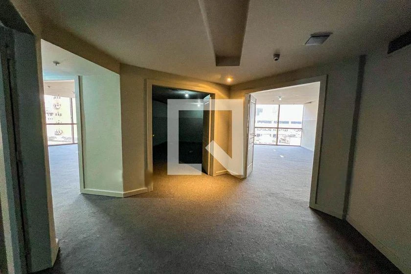Apartment with 8 bedrooms, 3 bathrooms and 350 m² — photo 38
