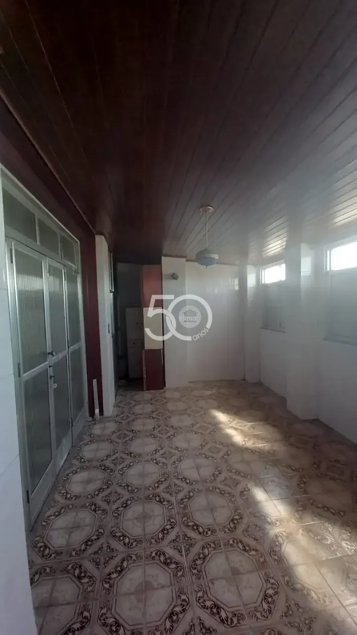 3-bedroom apartment in a building with a pool — photo 17