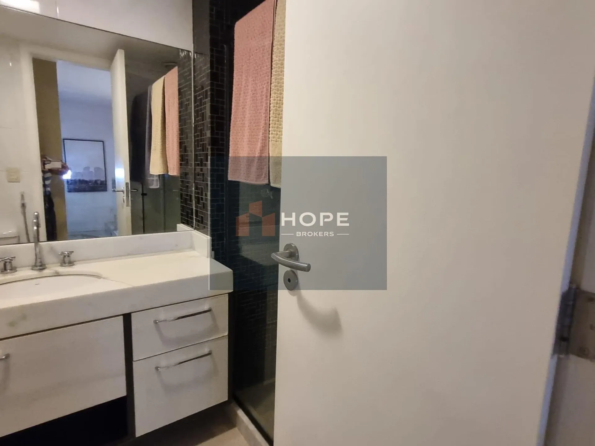 Walk-in closet in a 3-bedroom apartment, 200 m² — photo 18