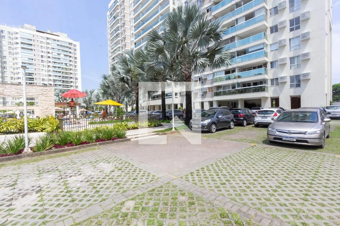 Balcony with a grill in a 2-bedroom apartment, 68 m² — photo 55