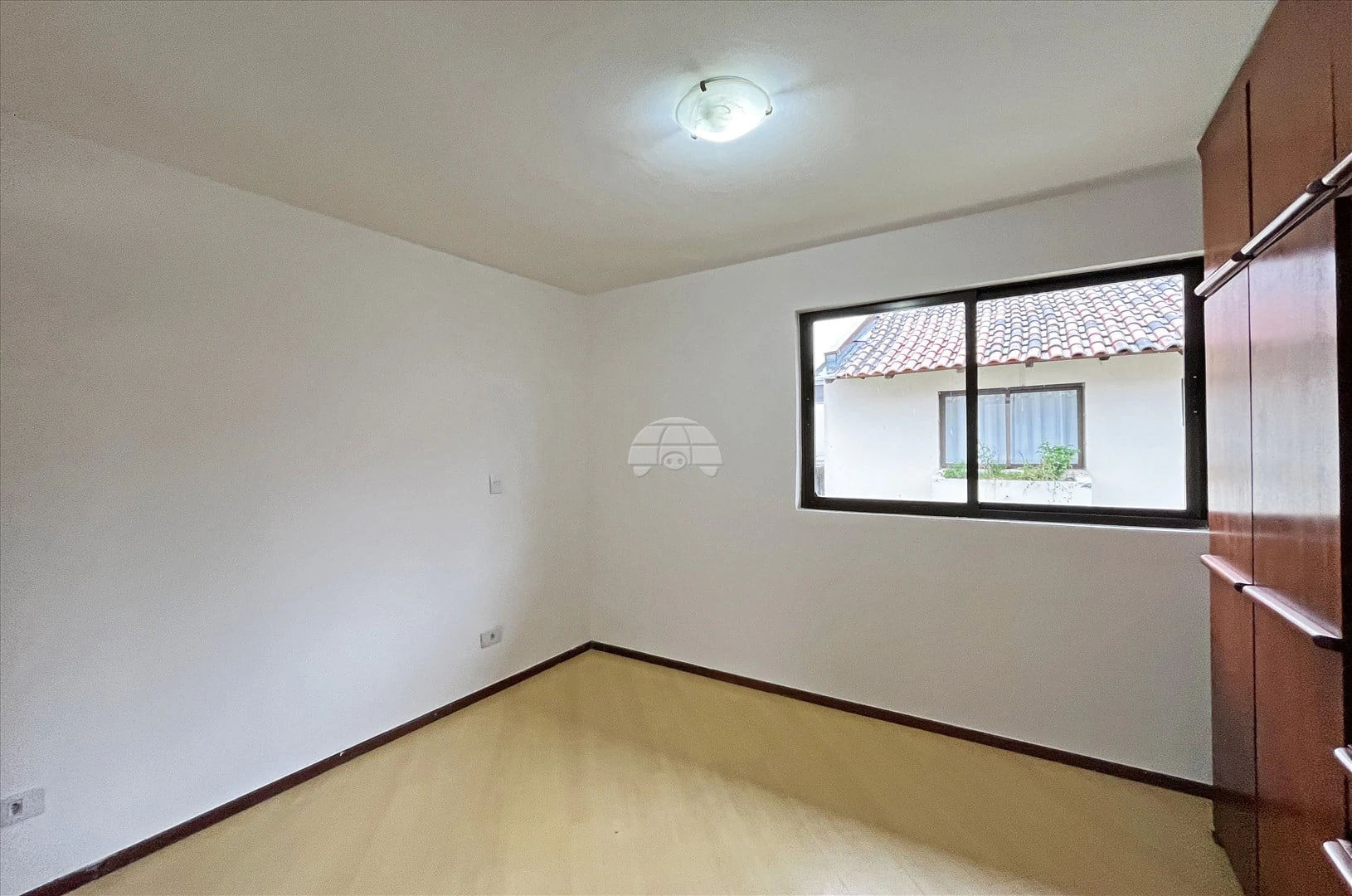 2-bedroom apartment with wood or laminate floors — photo 14