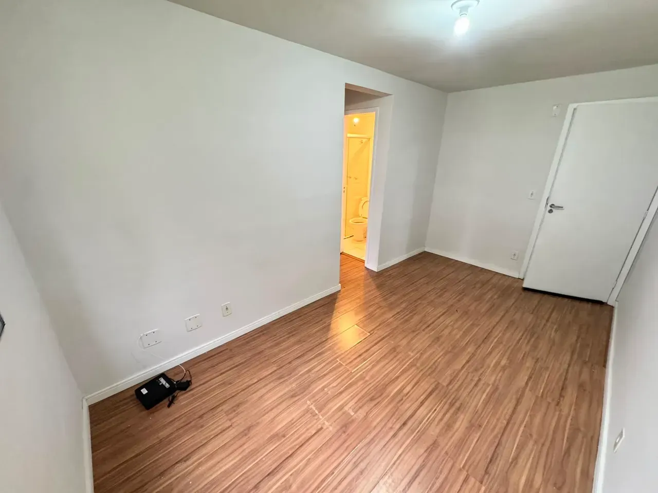 1-bedroom apartment with a closed-off kitchen — photo 4