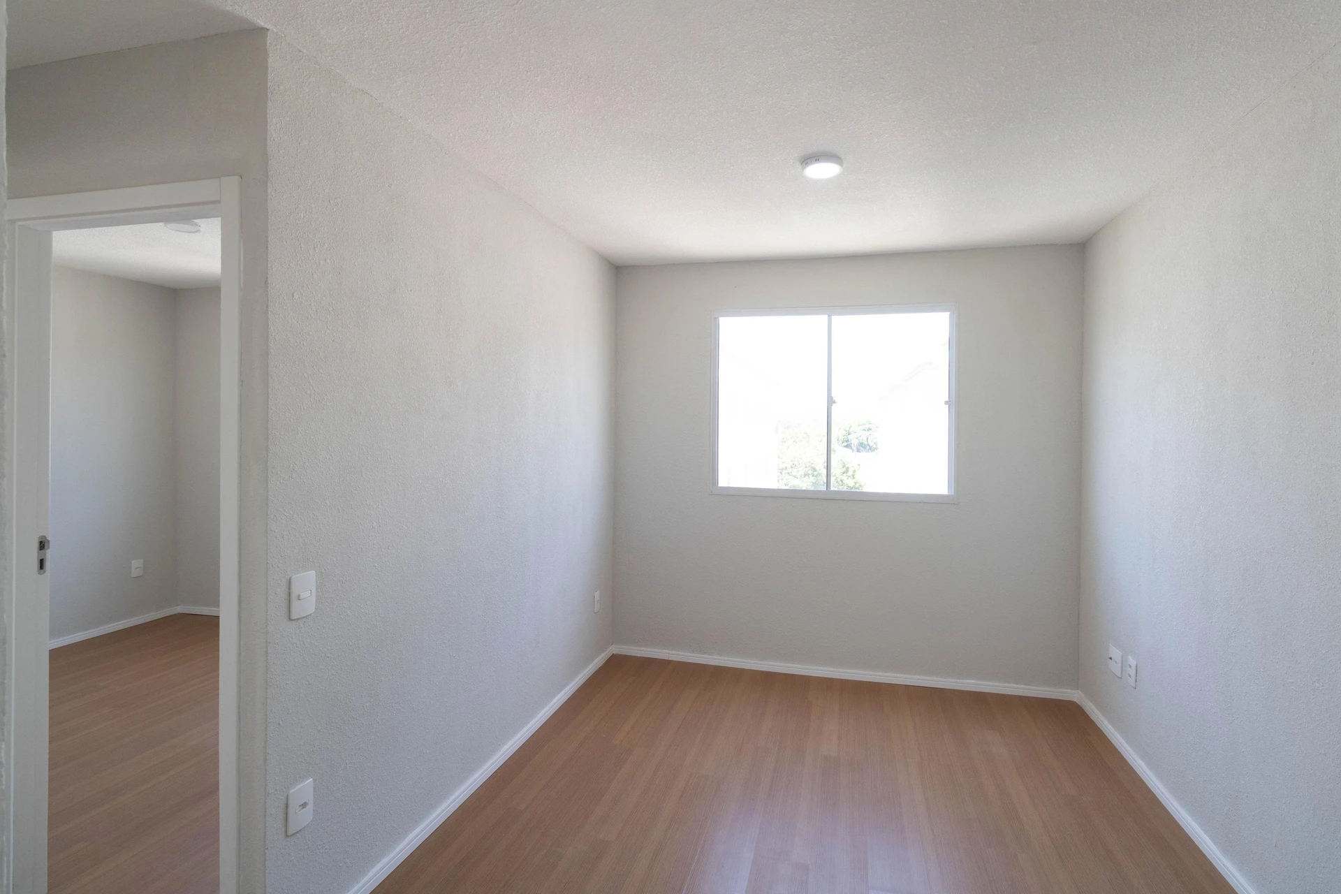 Glass-enclosed balcony in a 2-bedroom apartment, 44 m²