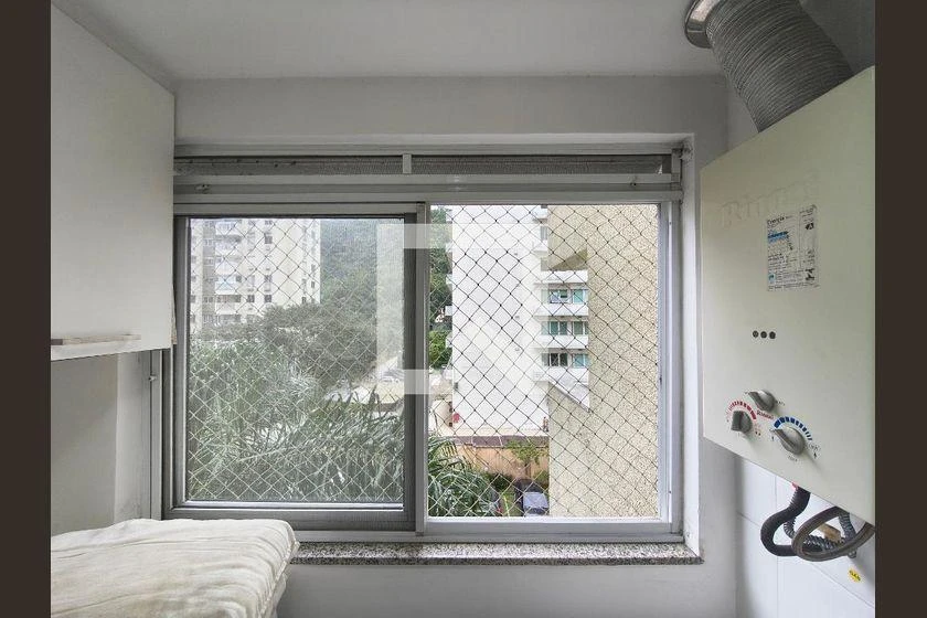 Furnished 2-bedroom apartment with a balcony — photo 35